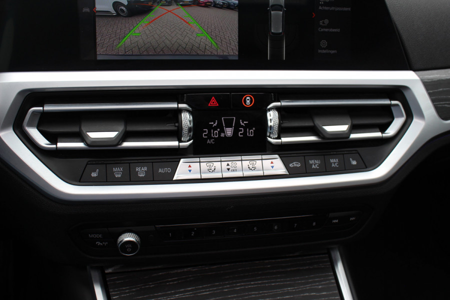 BMW 3 Serie Touring 330i High Exe. M Sport / Panoramadak / Camera / Leder / CarPlay / 19'' / Sportstoelen / Stoelverwarming / DAB / Cruise Control / Getint glas