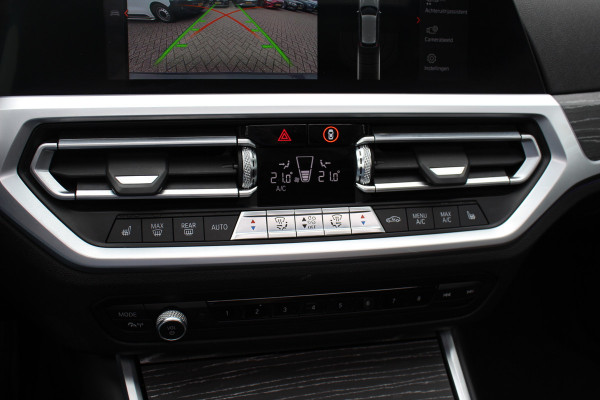 BMW 3 Serie Touring 330i High Exe. M Sport / Panoramadak / Camera / Leder / CarPlay / 19'' / Sportstoelen / Stoelverwarming / DAB / Cruise Control / Getint glas
