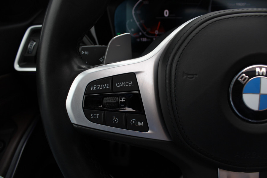 BMW 3 Serie Touring 330i High Exe. M Sport / Panoramadak / Camera / Leder / CarPlay / 19'' / Sportstoelen / Stoelverwarming / DAB / Cruise Control / Getint glas