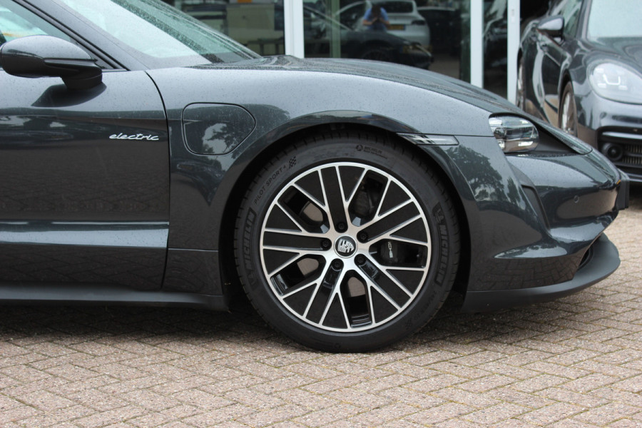 Porsche Taycan Sport Turismo 93 kWh / SoH 93,3% / Panoramadak / Camera / Bose / 20'' / Luchtvering / Leder / Warmtepomp / Dodehoek / Stoelverwarming / DAB / Cruise Control