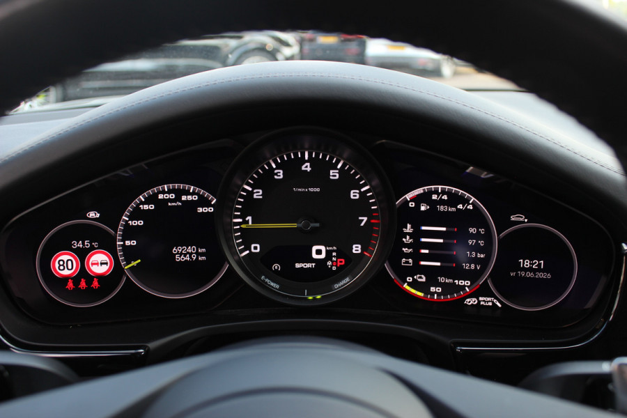 Porsche Panamera Sport Turismo 2.9 4 E-Hybrid / Panoramadak / 360Camera / Head-up / Softclose / Sportdesign+Chrono / 21'' / Sportuitlaat / Bose / Keyless / Stoelverwarming 4x / Stoelventilatie / Stuurverwarming / Dodehoek / DAB / ACC