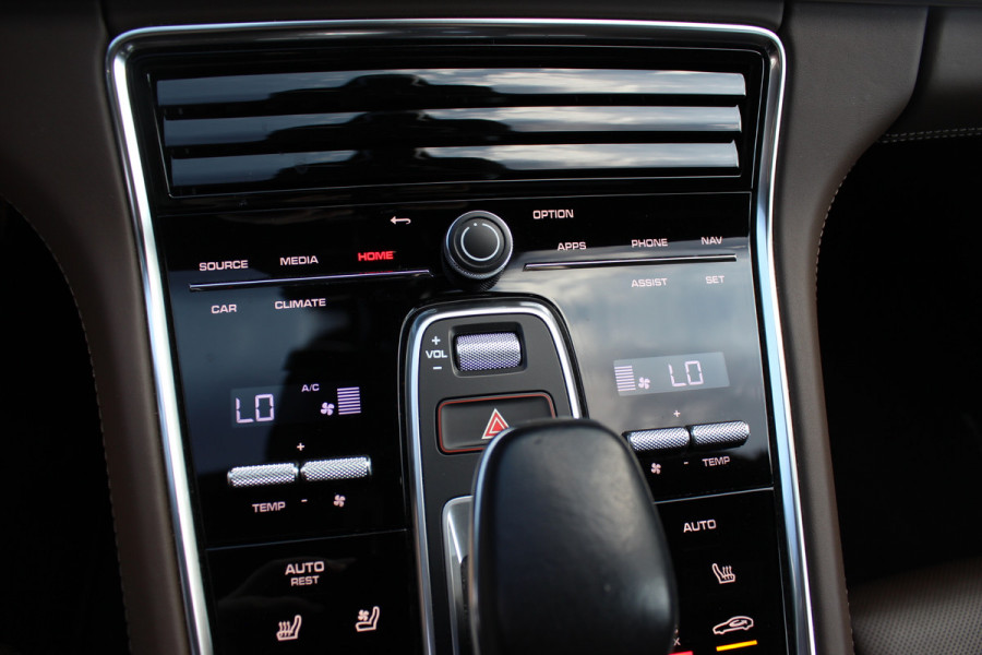 Porsche Panamera Sport Turismo 2.9 4 E-Hybrid / Panoramadak / 360Camera / Head-up / Softclose / Sportdesign+Chrono / 21'' / Sportuitlaat / Bose / Keyless / Stoelverwarming 4x / Stoelventilatie / Stuurverwarming / Dodehoek / DAB / ACC