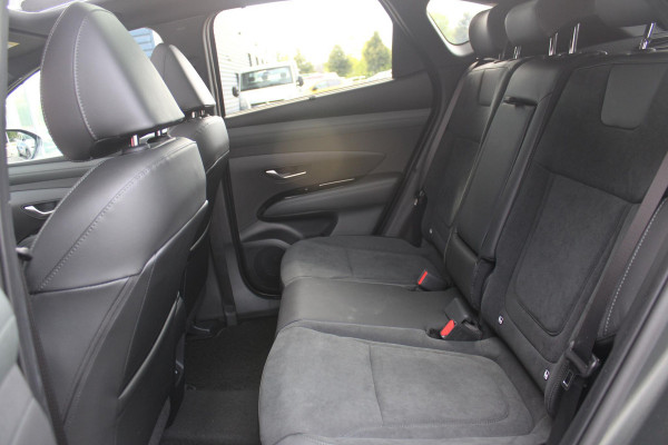 Hyundai Tucson 1.6 T-GDI PHEV 252PK 20TH ANNIVERSARY+SKY *NIEUW* | PANORAMISCH SCHUIF/KANTELDAK | STUUR / STOELVERWARMING | FULL LED KOPLAMPEN | HALF ALCANTARA / LEDER 20TH ANNIVERSARY DESIGN MET GROENE STIKSELS | NAVIGATIE | ADAPTIVE CRUISE CONTROL | DRAADLOOS APPLE CARPLAY / ANDROID AUTO | DRAADLOOS TELEFOONLADER | ELEKTRISCH BEDIENBARE ACHTERKLEP | DODEHOEK DETECTIE | 3 FASE CLIMATE CONTROL | KRELL PREMIUM AUDIO | 19"INCH 20TH ANNIVERSARY VELGEN | ZONWERING IN ACHTER PORTIEREN | PINE GREEN MATTE METALLIC LAK | DEURLIJSTEN MET LUXE AFWERKING | DAKRAILS ZWART |