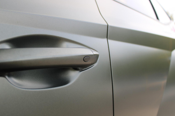 Hyundai Tucson 1.6 T-GDI PHEV 252PK 20TH ANNIVERSARY+SKY *NIEUW* | PANORAMISCH SCHUIF/KANTELDAK | STUUR / STOELVERWARMING | FULL LED KOPLAMPEN | HALF ALCANTARA / LEDER 20TH ANNIVERSARY DESIGN MET GROENE STIKSELS | NAVIGATIE | ADAPTIVE CRUISE CONTROL | DRAADLOOS APPLE CARPLAY / ANDROID AUTO | DRAADLOOS TELEFOONLADER | ELEKTRISCH BEDIENBARE ACHTERKLEP | DODEHOEK DETECTIE | 3 FASE CLIMATE CONTROL | KRELL PREMIUM AUDIO | 19"INCH 20TH ANNIVERSARY VELGEN | ZONWERING IN ACHTER PORTIEREN | PINE GREEN MATTE METALLIC LAK | DEURLIJSTEN MET LUXE AFWERKING | DAKRAILS ZWART |