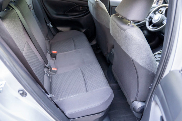 Toyota Yaris Cross 1.5 Hybrid 115 Active|Prijs rijklaar incl. 12 mnd garantie|Stoelverw Carplay Clima Camera LED