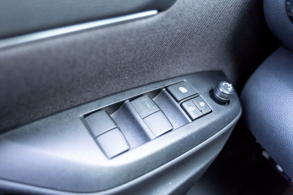 Toyota Yaris Cross 1.5 Hybrid 115 Active|Prijs rijklaar incl. 12 mnd garantie|Stoelverw Carplay Clima Camera LED