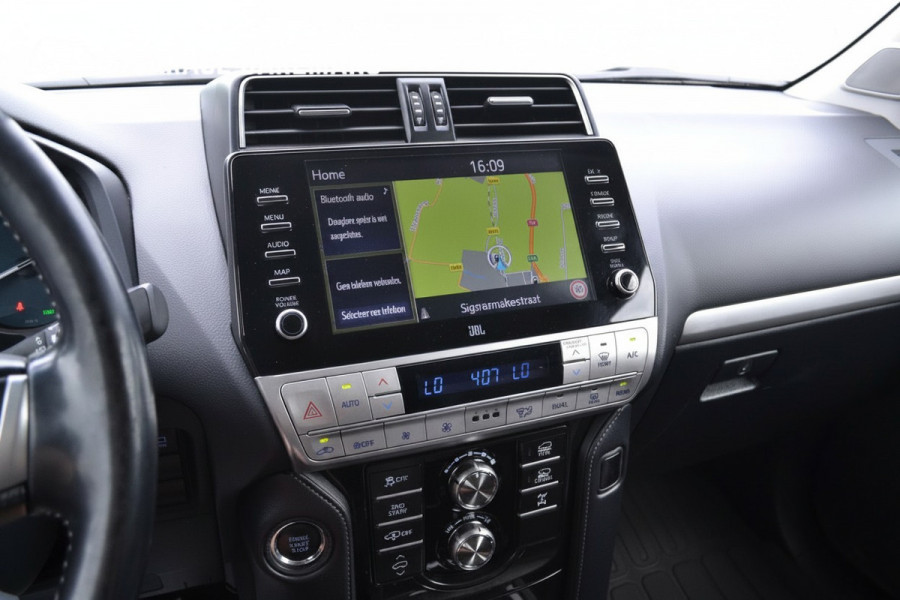 Toyota Land Cruiser 150 2.8 D-4D-F Executive Blind Van