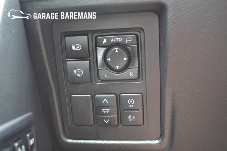 Toyota Land Cruiser 150 2.8 D-4D-F Executive Blind Van