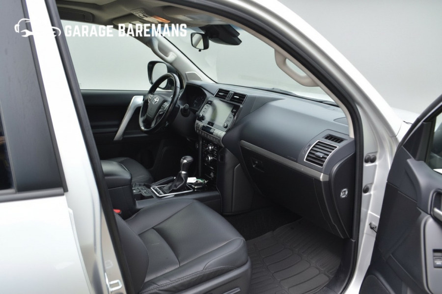 Toyota Land Cruiser 150 2.8 D-4D-F Executive Blind Van