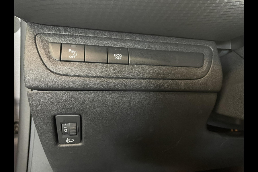 Peugeot 2008 1.2 PureTech Allure Automaat Navigatie Apple Carplay Android Auto Parkeersensoren achter Half leder Cruise Control Climate Control Lichtmetalen velgen