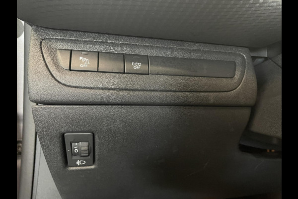 Peugeot 2008 1.2 PureTech Allure Automaat Navigatie Apple Carplay Android Auto Parkeersensoren achter Half leder Cruise Control Climate Control Lichtmetalen velgen