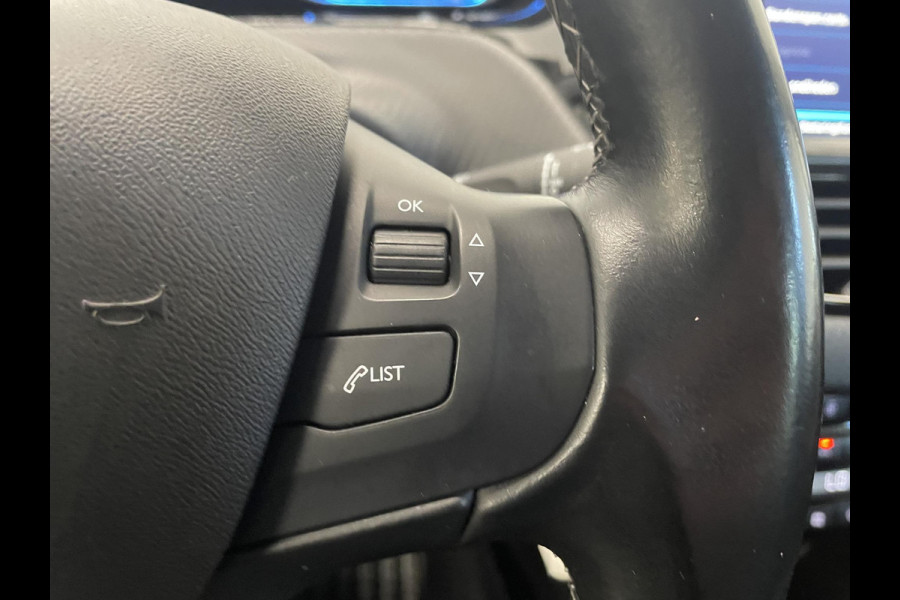 Peugeot 2008 1.2 PureTech Allure Automaat Navigatie Apple Carplay Android Auto Parkeersensoren achter Half leder Cruise Control Climate Control Lichtmetalen velgen