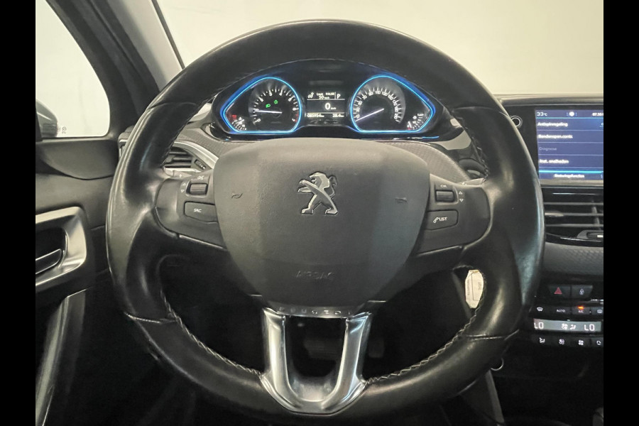 Peugeot 2008 1.2 PureTech Allure Automaat Navigatie Apple Carplay Android Auto Parkeersensoren achter Half leder Cruise Control Climate Control Lichtmetalen velgen