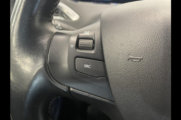 Peugeot 2008 1.2 PureTech Allure Automaat Navigatie Apple Carplay Android Auto Parkeersensoren achter Half leder Cruise Control Climate Control Lichtmetalen velgen