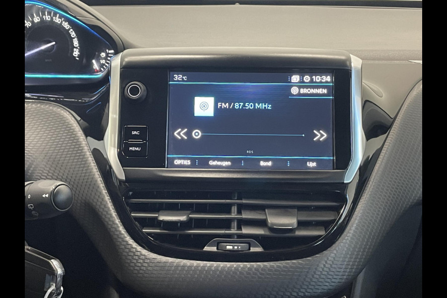 Peugeot 2008 1.2 PureTech Allure Automaat Navigatie Apple Carplay Android Auto Parkeersensoren achter Half leder Cruise Control Climate Control Lichtmetalen velgen
