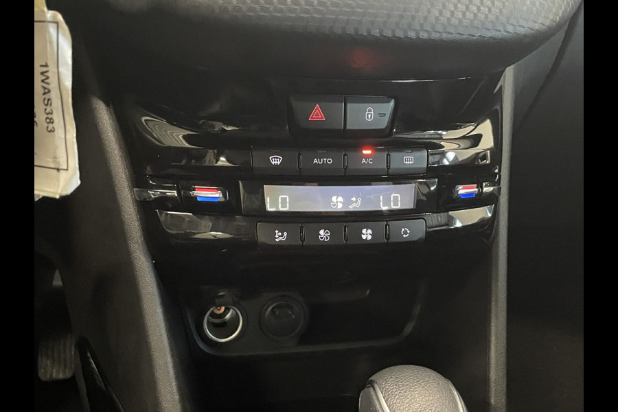 Peugeot 2008 1.2 PureTech Allure Automaat Navigatie Apple Carplay Android Auto Parkeersensoren achter Half leder Cruise Control Climate Control Lichtmetalen velgen