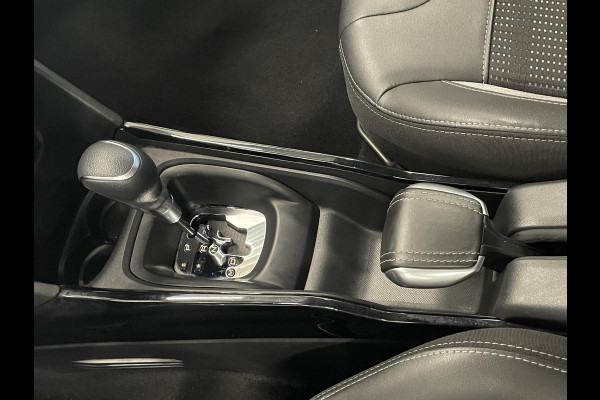 Peugeot 2008 1.2 PureTech Allure Automaat Navigatie Apple Carplay Android Auto Parkeersensoren achter Half leder Cruise Control Climate Control Lichtmetalen velgen