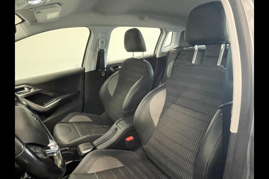 Peugeot 2008 1.2 PureTech Allure Automaat Navigatie Apple Carplay Android Auto Parkeersensoren achter Half leder Cruise Control Climate Control Lichtmetalen velgen