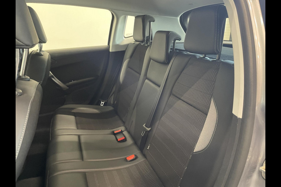 Peugeot 2008 1.2 PureTech Allure Automaat Navigatie Apple Carplay Android Auto Parkeersensoren achter Half leder Cruise Control Climate Control Lichtmetalen velgen