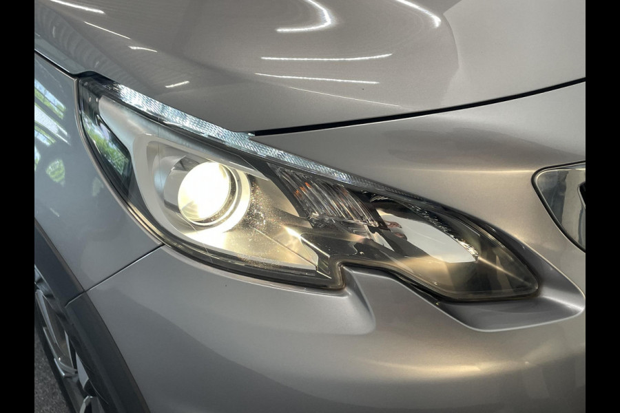 Peugeot 2008 1.2 PureTech Allure Automaat Navigatie Apple Carplay Android Auto Parkeersensoren achter Half leder Cruise Control Climate Control Lichtmetalen velgen