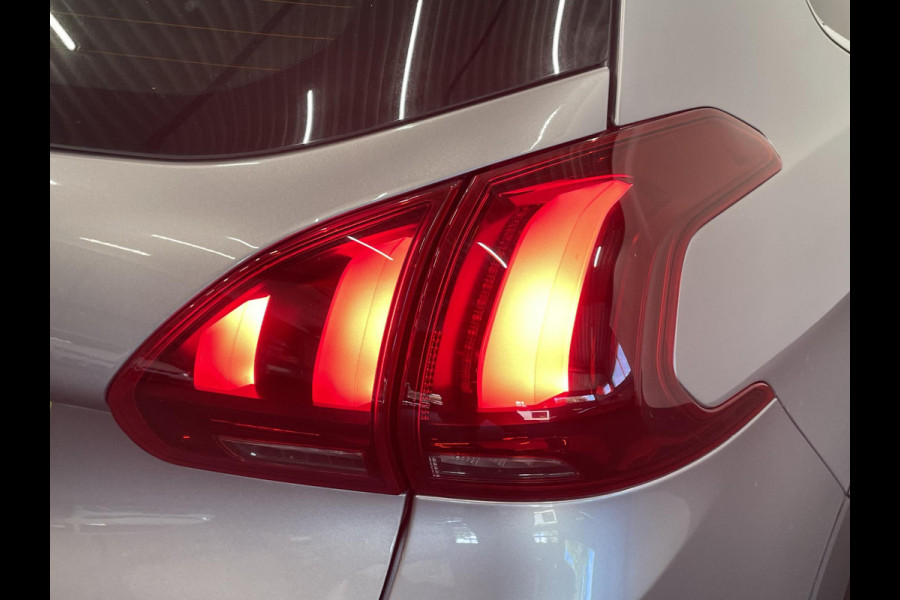 Peugeot 2008 1.2 PureTech Allure Automaat Navigatie Apple Carplay Android Auto Parkeersensoren achter Half leder Cruise Control Climate Control Lichtmetalen velgen