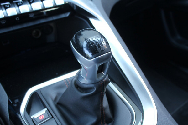 Peugeot 3008 1.2 PureTech 131pk Executive NL-Auto NAP