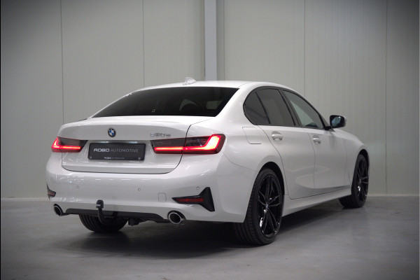 BMW 3-serie 330e eDrive Edition High Executive | Stoelverwarming | Navigatie | Apple Carplay | Parkeersensoren | Keyless | Cruise Control | LED | Leer | Trekhaak | Climate Control |