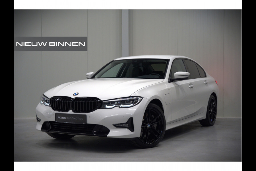 BMW 3-serie 330e eDrive Edition High Executive | Stoelverwarming | Navigatie | Apple Carplay | Parkeersensoren | Keyless | Cruise Control | LED | Leer | Trekhaak | Climate Control |