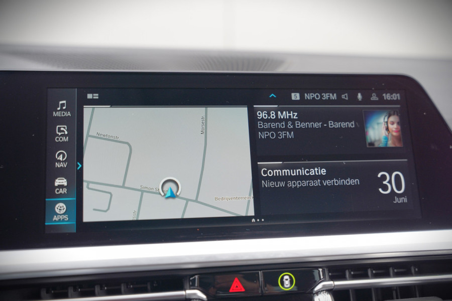BMW 3-serie 330e eDrive Edition High Executive | Stoelverwarming | Navigatie | Apple Carplay | Parkeersensoren | Keyless | Cruise Control | LED | Leer | Trekhaak | Climate Control |