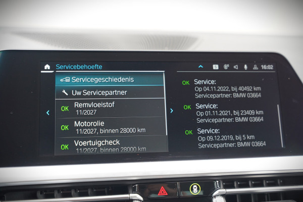 BMW 3-serie 330e eDrive Edition High Executive | Stoelverwarming | Navigatie | Apple Carplay | Parkeersensoren | Keyless | Cruise Control | LED | Leer | Trekhaak | Climate Control |