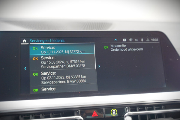 BMW 3-serie 330e eDrive Edition High Executive | Stoelverwarming | Navigatie | Apple Carplay | Parkeersensoren | Keyless | Cruise Control | LED | Leer | Trekhaak | Climate Control |