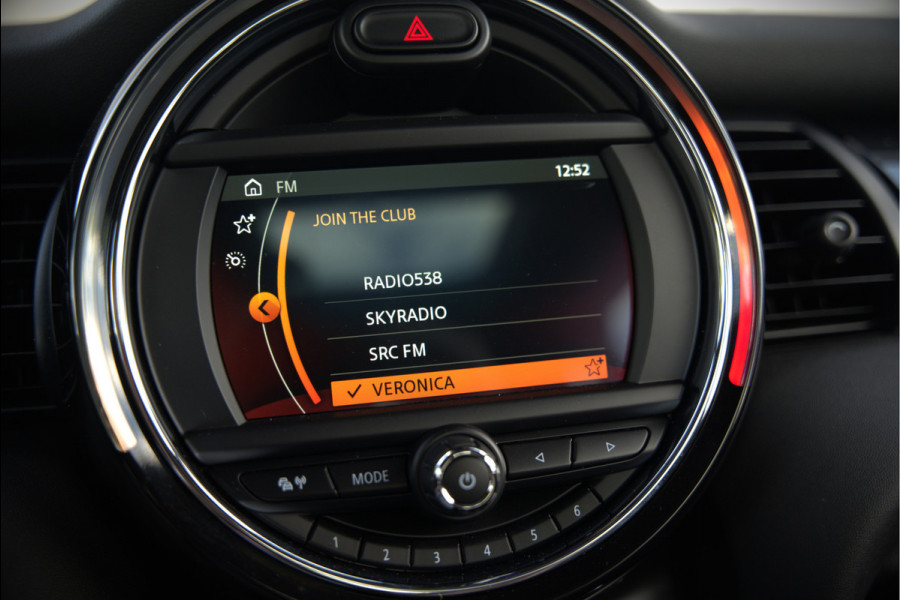 MINI Mini 1.5 Cooper Pepper | Panoramadak | Cruise Control | Apple Carplay | Navigatie | Climate Control | NAP | Dealer Onderhouden | Keyless | Automaat
