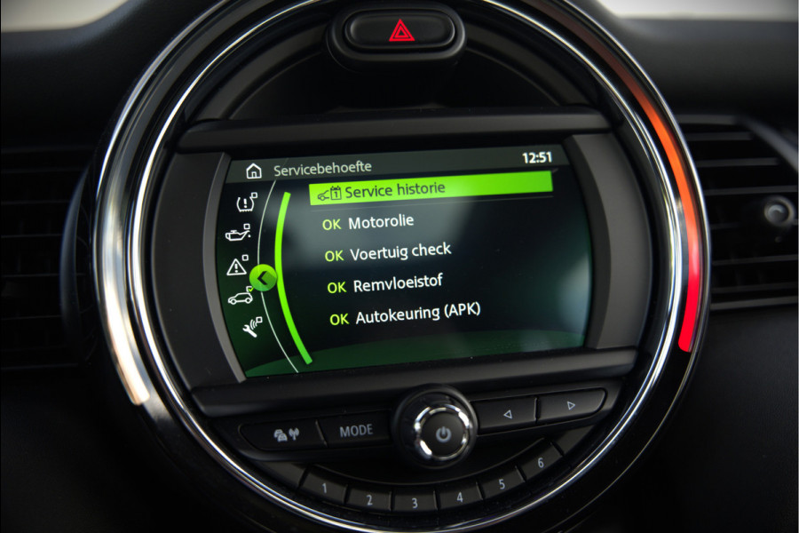 MINI Mini 1.5 Cooper Pepper | Panoramadak | Cruise Control | Apple Carplay | Navigatie | Climate Control | NAP | Dealer Onderhouden | Keyless | Automaat