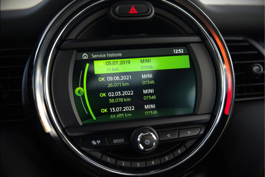 MINI Mini 1.5 Cooper Pepper | Panoramadak | Cruise Control | Apple Carplay | Navigatie | Climate Control | NAP | Dealer Onderhouden | Keyless | Automaat