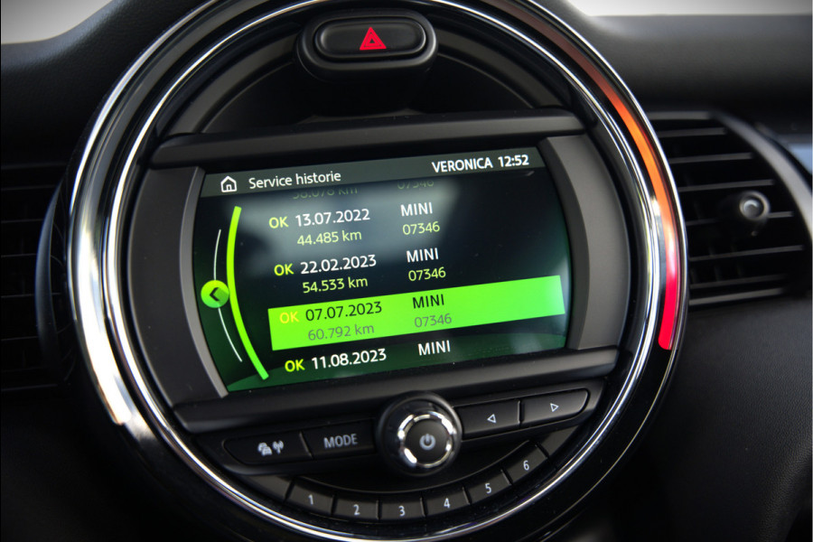 MINI Mini 1.5 Cooper Pepper | Panoramadak | Cruise Control | Apple Carplay | Navigatie | Climate Control | NAP | Dealer Onderhouden | Keyless | Automaat