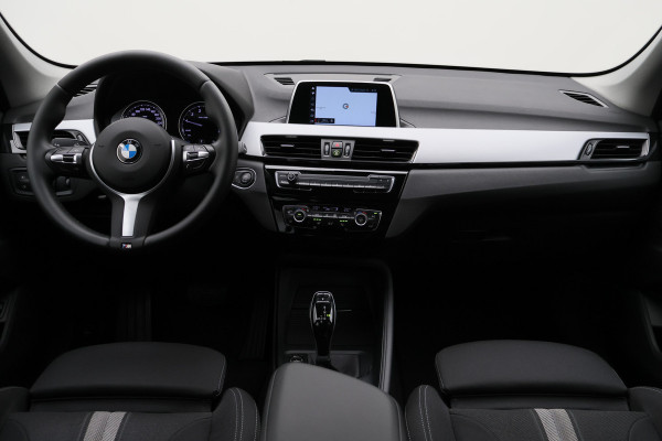 BMW X1 sDrive18i High Executive Edition LED, Navigatie, Sportstoelen, Stoelverwarming, PDC