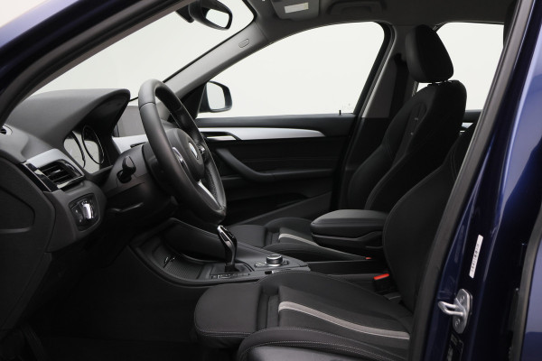 BMW X1 sDrive18i High Executive Edition LED, Navigatie, Sportstoelen, Stoelverwarming, PDC