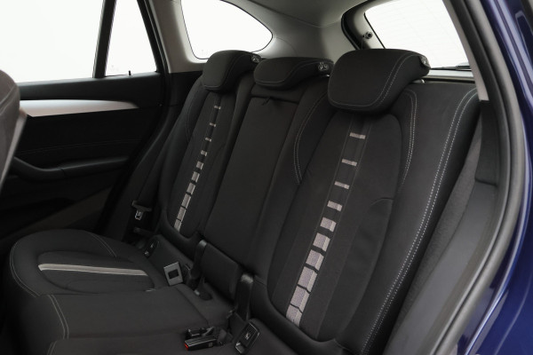 BMW X1 sDrive18i High Executive Edition LED, Navigatie, Sportstoelen, Stoelverwarming, PDC