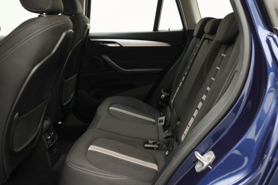BMW X1 sDrive18i High Executive Edition LED, Navigatie, Sportstoelen, Stoelverwarming, PDC