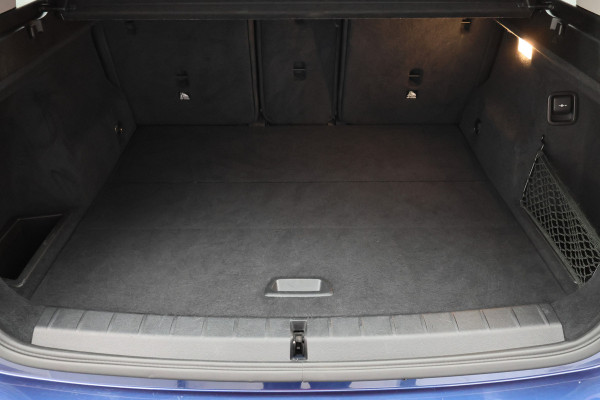 BMW X1 sDrive18i High Executive Edition LED, Navigatie, Sportstoelen, Stoelverwarming, PDC