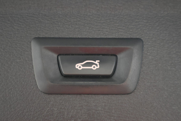 BMW X1 sDrive18i High Executive Edition LED, Navigatie, Sportstoelen, Stoelverwarming, PDC