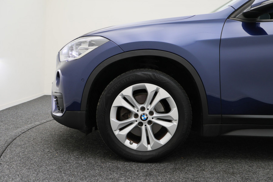 BMW X1 sDrive18i High Executive Edition LED, Navigatie, Sportstoelen, Stoelverwarming, PDC
