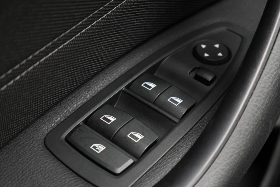 BMW X1 sDrive18i High Executive Edition LED, Navigatie, Sportstoelen, Stoelverwarming, PDC