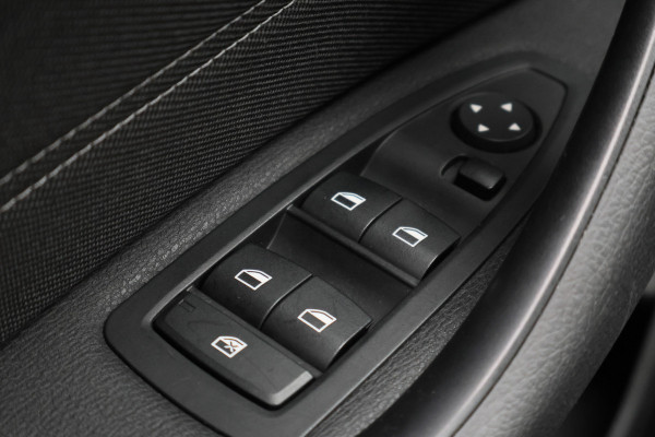 BMW X1 sDrive18i High Executive Edition LED, Navigatie, Sportstoelen, Stoelverwarming, PDC