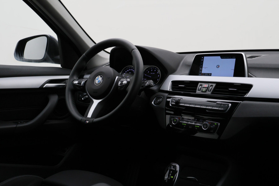 BMW X1 sDrive18i High Executive Edition LED, Navigatie, Sportstoelen, Stoelverwarming, PDC