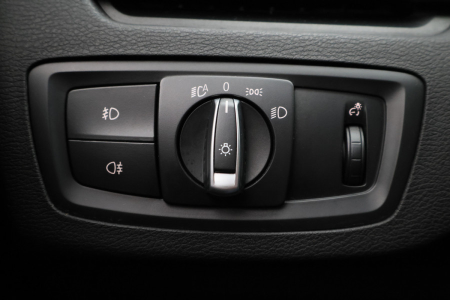BMW X1 sDrive18i High Executive Edition LED, Navigatie, Sportstoelen, Stoelverwarming, PDC