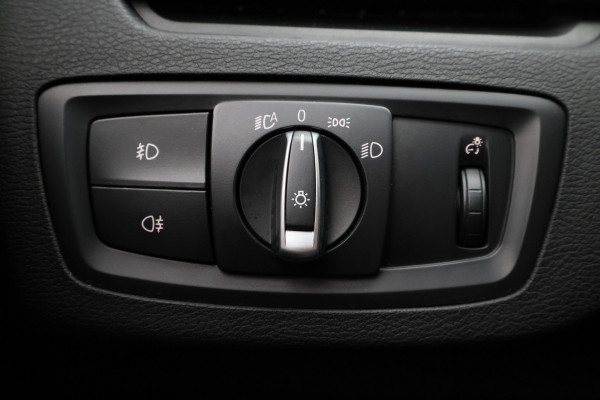 BMW X1 sDrive18i High Executive Edition LED, Navigatie, Sportstoelen, Stoelverwarming, PDC