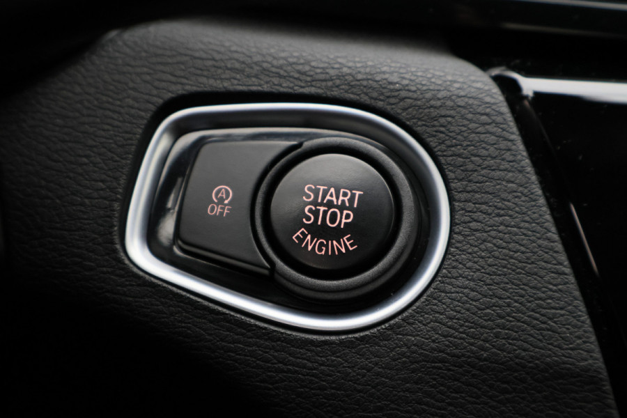 BMW X1 sDrive18i High Executive Edition LED, Navigatie, Sportstoelen, Stoelverwarming, PDC