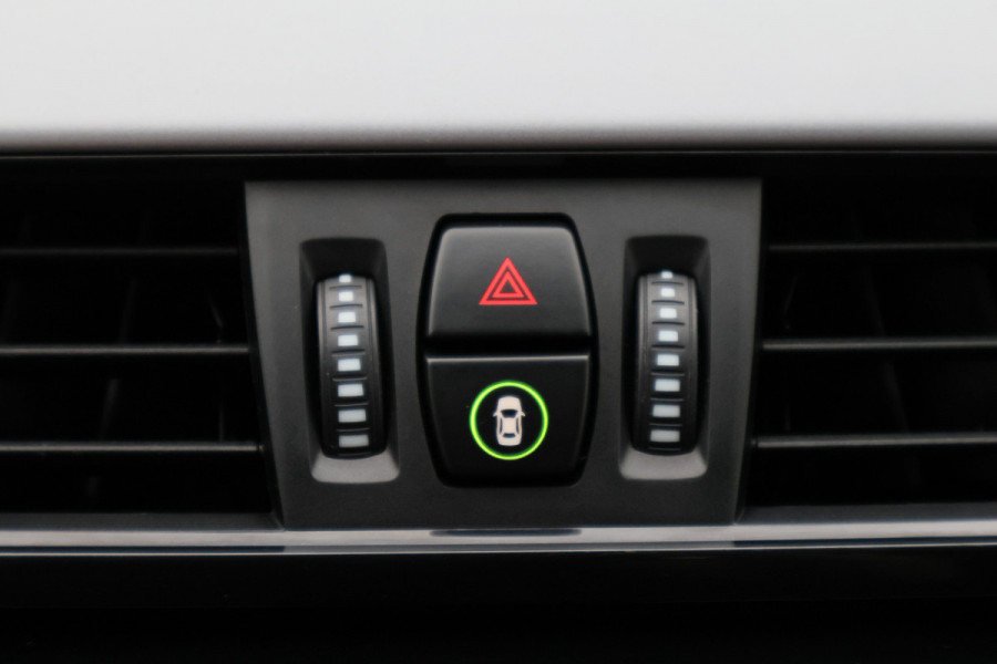 BMW X1 sDrive18i High Executive Edition LED, Navigatie, Sportstoelen, Stoelverwarming, PDC