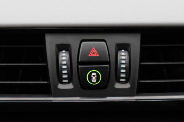 BMW X1 sDrive18i High Executive Edition LED, Navigatie, Sportstoelen, Stoelverwarming, PDC